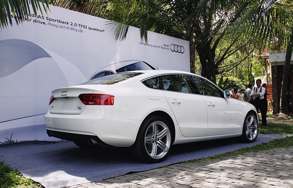 Audi mở màn năm “Rồng” bằng A5 Sportback 12