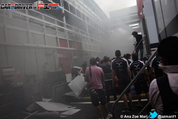 Ga-ra đội đua F1 Williams cháy mù mịt 4