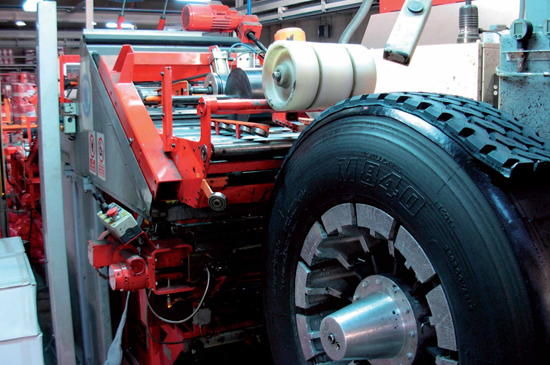Bridgestone dẫn đầu công nghệ đắp lốp