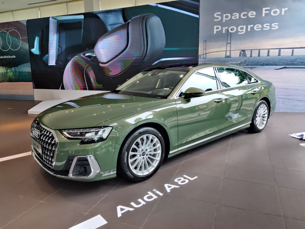 Khả năng cạnh tranh của Audi A8L Premium 2022 tại Việt Nam