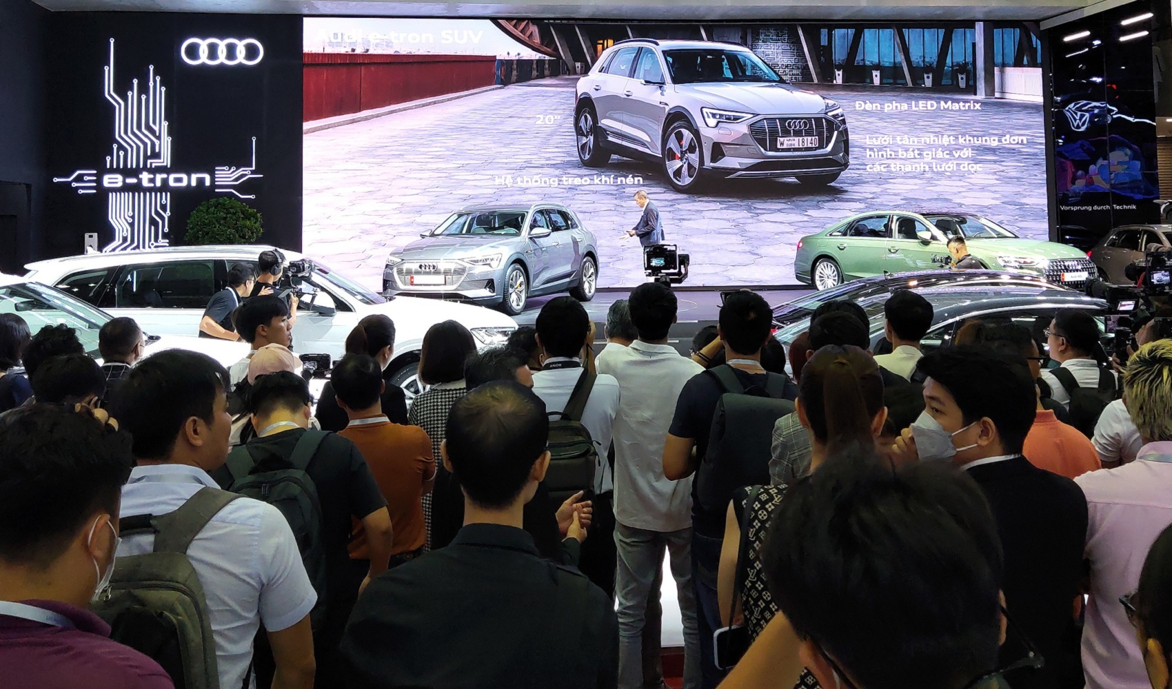 Triển lãm Ô tô Việt Nam 2022 mở màn với sự ra mắt của nhiều mẫu xe mới