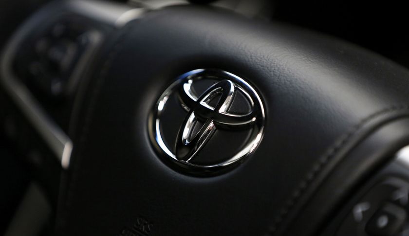 Toyota bắt tay Ford “chống lại” Apple, Google