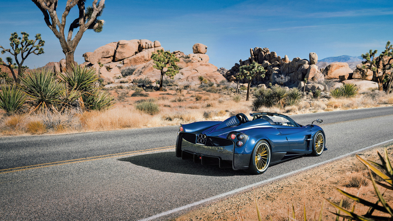 Pagani Huayra Roadster giá 2,4 triệu USD