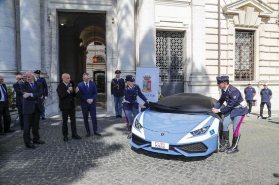 Siêu xe Lamborghini Huracan giao cho cảnh sát Ý 3