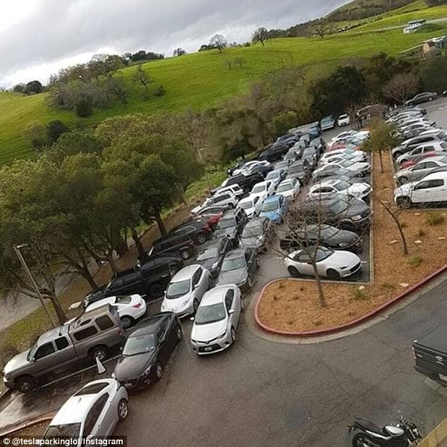 Nhân viên Tesla phải “giành giật” chỗ đậu xe mỗi ngày