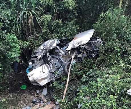 Bình Định: Ôtô bị tàu hỏa đâm văng, 4 người thiệt mạng