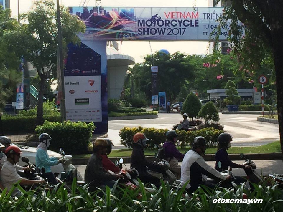 Những phút đầu triển lãm xe máy Việt 2017