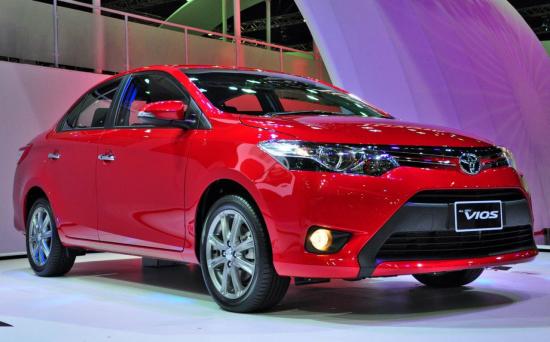 Toyota Vios giành lại “ngôi vương” từ Ford Ranger