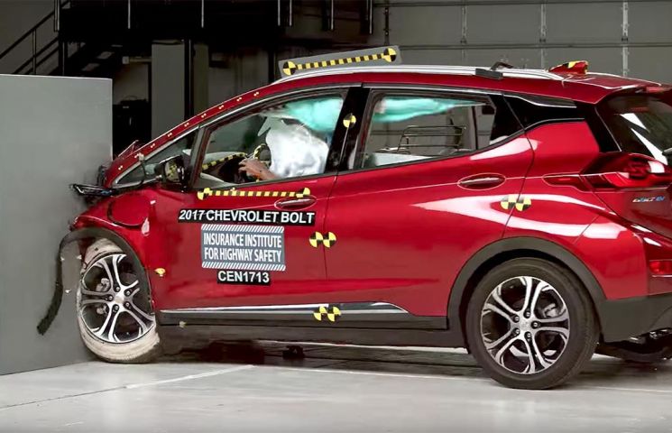 Xe điện Chevrolet Bolt 2017 đạt chuẩn an toàn của Mỹ
