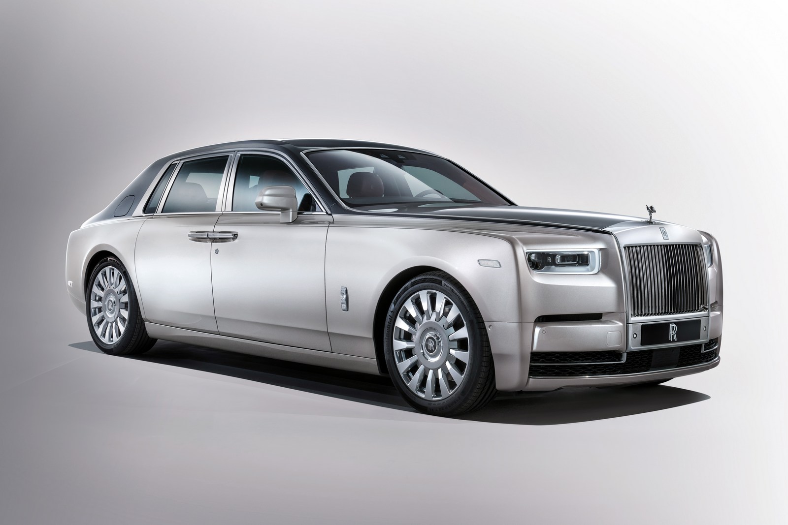 Rolls-Royce Phantom siêu sang hoàn toàn mới chính thức ra mắt
