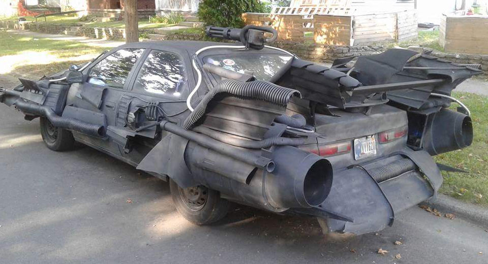 Toyota Camry hóa thân thành Batmobile hầm hố