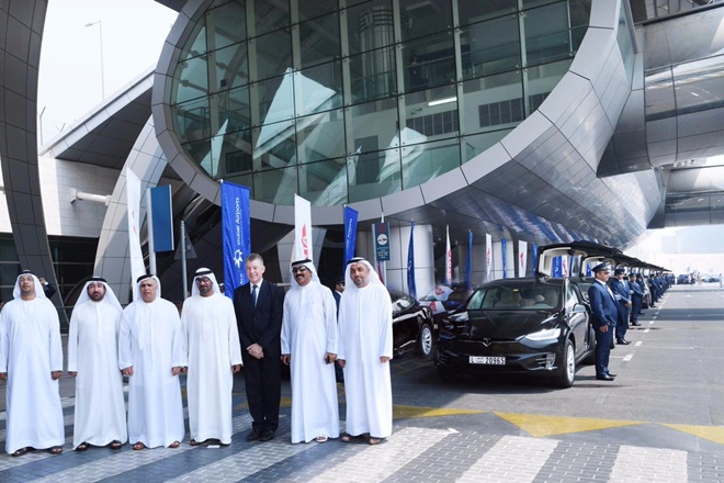 Dubai thể hiện độ chịu chơi với dàn taxi chạy điện 