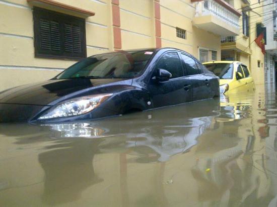 Làm sao để tránh mua xe bị ngập nước 1