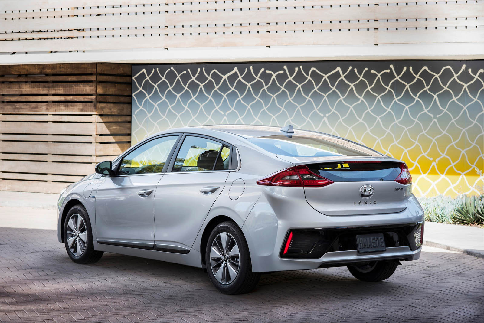 Hyundai Ioniq 2018 thêm bản Plug-in-Hybrid 1