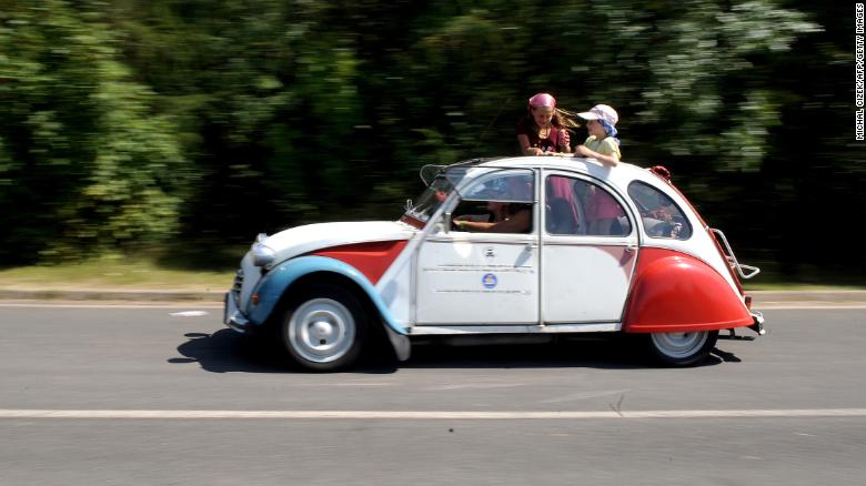 xe ami 2 - Xe ôtô điện Ami của Citroën giá rẻ “giật mình”