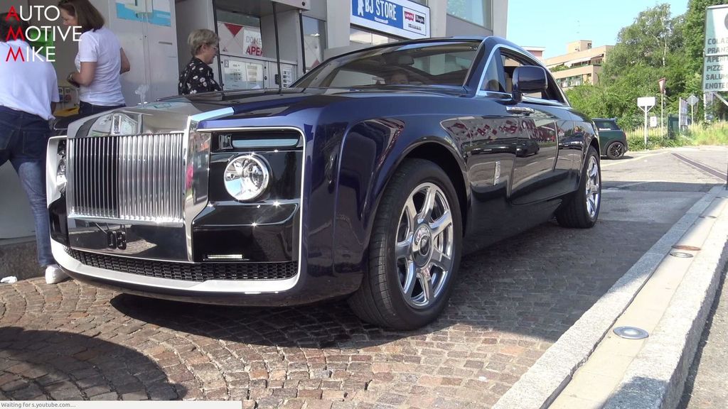 Bắt gặp Rolls-Royce Sweptail đi đổ xăng