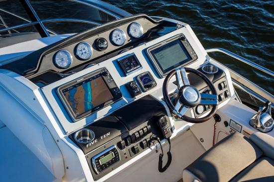 Sea Ray L 650 Fly: gây nghiện từ sự sang trọng 4