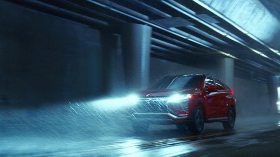 Mitsubishi Eclipse Cross 2018 xuất hiện trong video quảng cáo mới theo phong cách… đặt ở đây và không nói gì. Ảnh: Mitsubishi Motors North America (YouTube)