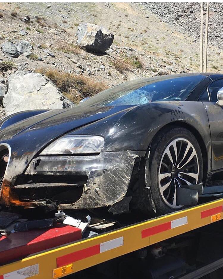 Bugatti-Veyron-Crash-2