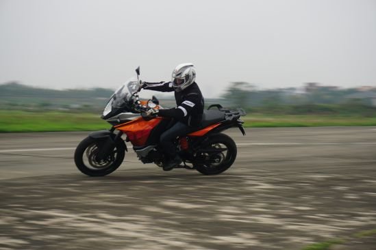 DSC01215.jpg KTM 1190 Adventure: khám phá trên từng cây số