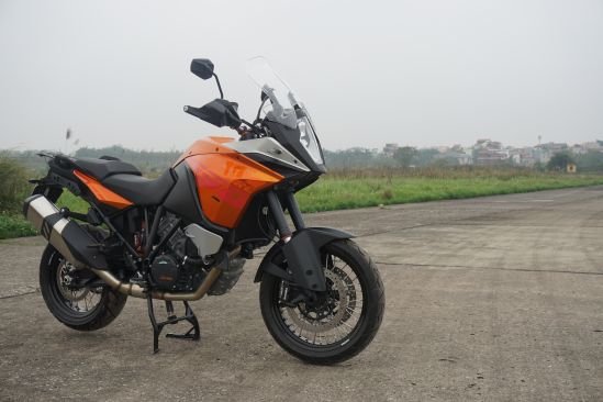 STAND (3).jpg KTM 1190 Adventure: khám phá trên từng cây số