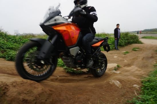 DSC01679.jpg KTM 1190 Adventure: khám phá trên từng cây số