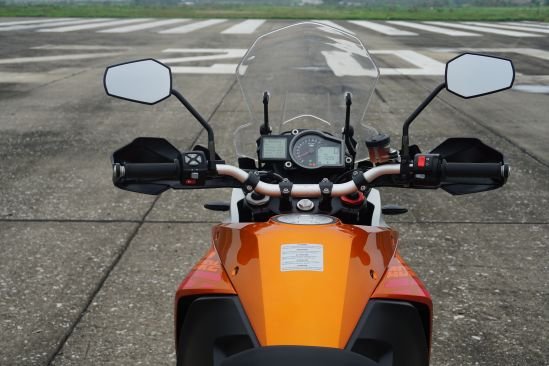 STAND (1).jpg KTM 1190 Adventure: khám phá trên từng cây số