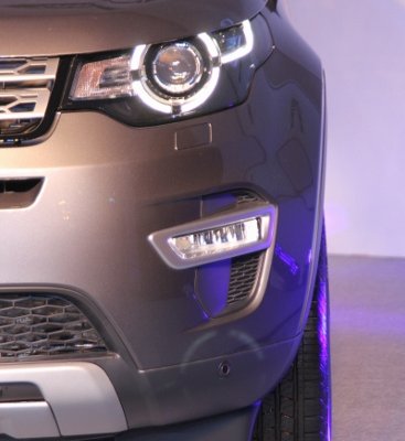 Khai truong showroom va ra mat Land Rover New Discovery Sport tai Sai Gon_a8 (800x1200) (367x550).jpg Land Rover Discovery Sport tại TP.HCM