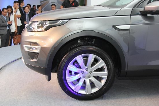 Khai truong showroom va ra mat Land Rover New Discovery Sport tai Sai Gon_a11 (1200x800) (550x367).jpg Land Rover Discovery Sport tại TP.HCM