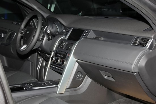 Khai truong showroom va ra mat Land Rover New Discovery Sport tai Sai Gon_a13 (1200x800) (550x367).jpg Land Rover Discovery Sport tại TP.HCM