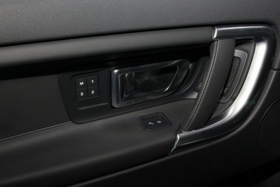 Khai truong showroom va ra mat Land Rover New Discovery Sport tai Sai Gon_a21 (1200x800) (550x367).jpg Land Rover Discovery Sport tại TP.HCM