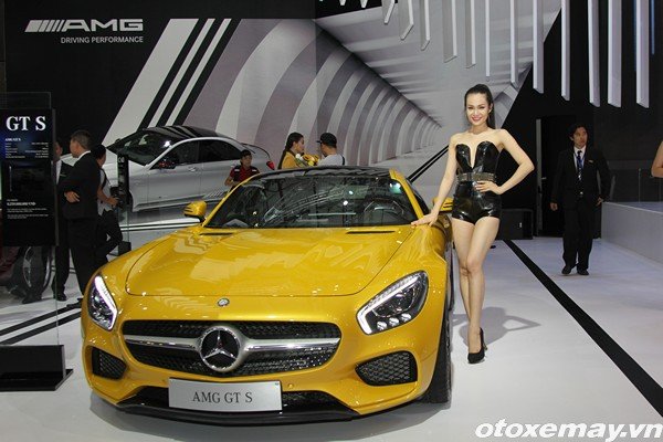 OTXM-Trien-lam-o-t0-2016-Mercedes07.jpg Màn trình diễn của Mercedes-Benz tại VMS 2015