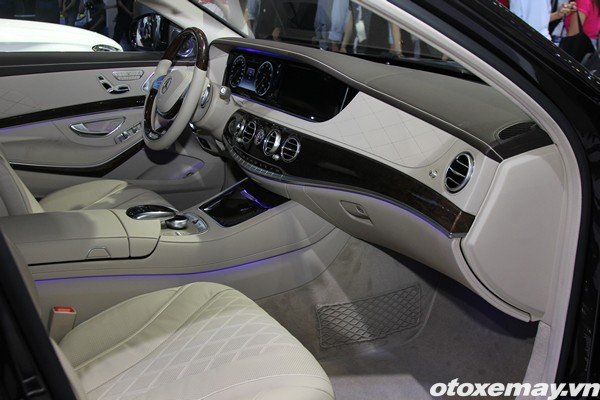 OTXM-Trien-lam-o-t0-2016-Mercedes08.jpg Màn trình diễn của Mercedes-Benz tại VMS 2015