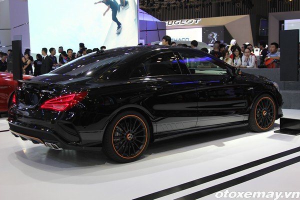 OTXM-Trien-lam-o-t0-2016-Mercedes18.jpg Màn trình diễn của Mercedes-Benz tại VMS 2015