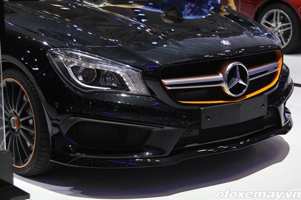 OTXM-Trien-lam-o-t0-2016-Mercedes16.jpg Màn trình diễn của Mercedes-Benz tại VMS 2015