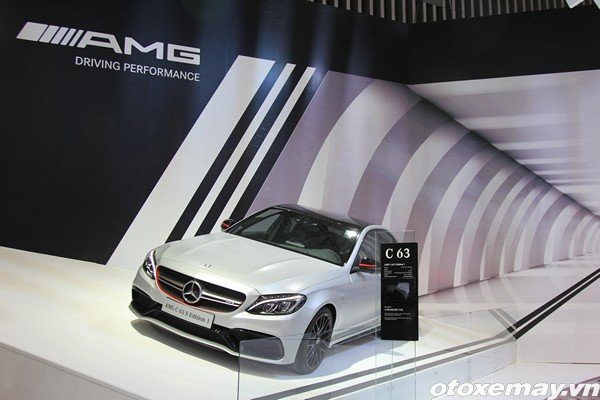OTXM-Trien-lam-o-t0-2016-Mercedes21.jpg Màn trình diễn của Mercedes-Benz tại VMS 2015