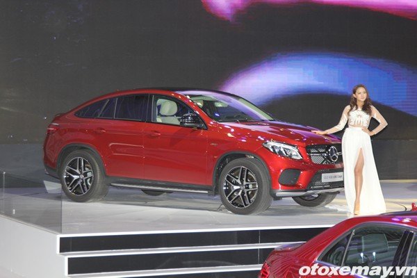 OTXM-Trien-lam-o-t0-2016-Mercedes31.jpg Màn trình diễn của Mercedes-Benz tại VMS 2015