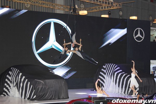 OTXM-Trien-lam-o-t0-2016-Mercedes29.jpg Màn trình diễn của Mercedes-Benz tại VMS 2015