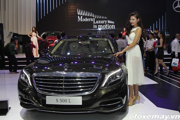 OTXM-Trien-lam-o-t0-2016-Mercedes32.jpg Màn trình diễn của Mercedes-Benz tại VMS 2015