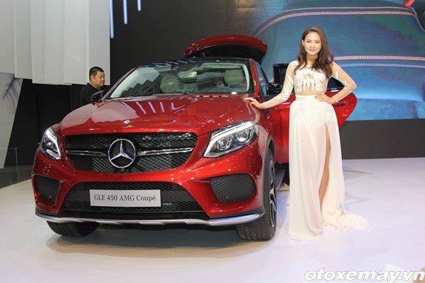 OTXM-Trien-lam-o-t0-2016-Mercedes35.jpg Màn trình diễn của Mercedes-Benz tại VMS 2015