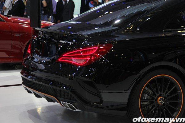 OTXM-Trien-lam-o-t0-2016-Mercedes17.jpg Màn trình diễn của Mercedes-Benz tại VMS 2015