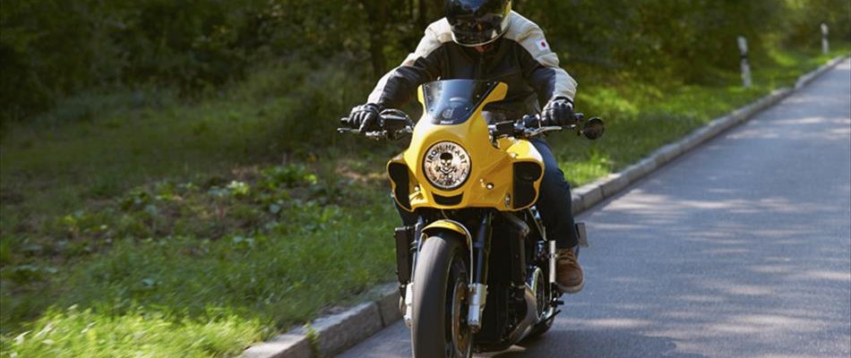 2015_YAM_LibertyYam_FR_CUSTOM_ACT__004_gal_worlds_full_tcm114-626471.jpg Dân buôn Yamaha bỏ bán hàng đi thi độ xe