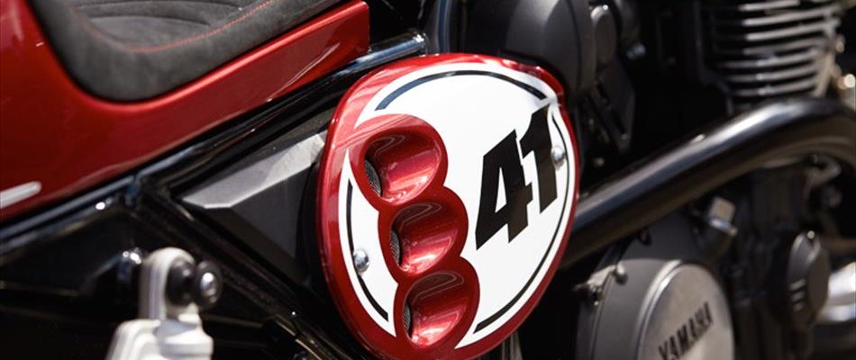 2015_YAM_MOTOKLEIN_DE_CUSTOM_DET__001_gal_worlds_full_tcm114-626456.jpg Dân buôn Yamaha bỏ bán hàng đi thi độ xe
