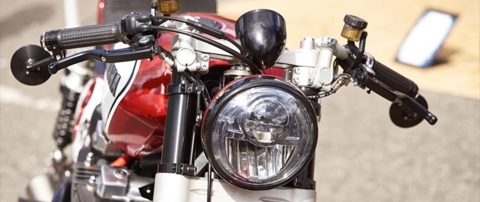 2015_YAM_MOTOKLEIN_DE_CUSTOM_DET__016_gal_worlds_full_tcm114-626684.jpg Dân buôn Yamaha bỏ bán hàng đi thi độ xe
