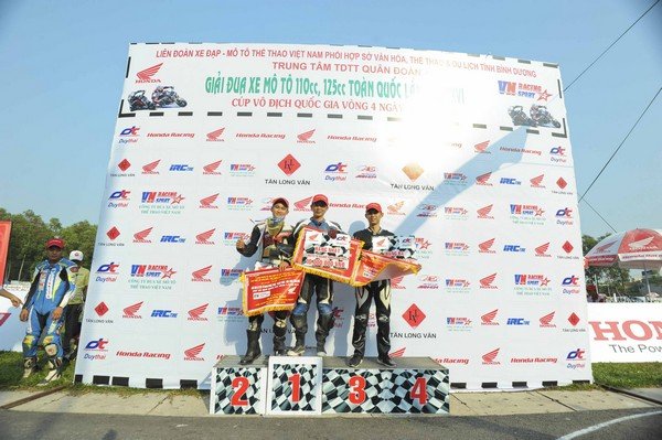 Giai-dua-xe-Honda-Binh-Duong-2016-03.jpg Giải đua xe máy đầy kịch tính đang diễn ra tại Bình Dương