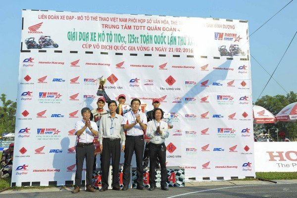 Giai-dua-xe-Honda-Binh-Duong-2016-02.jpg Giải đua xe máy đầy kịch tính đang diễn ra tại Bình Dương
