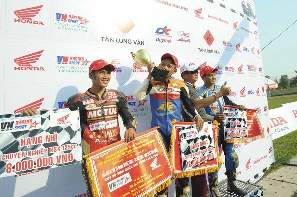 Giai-dua-xe-Honda-Binh-Duong-2016-05.jpg Giải đua xe máy đầy kịch tính đang diễn ra tại Bình Dương