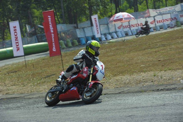 Giai-dua-xe-Honda-Binh-Duong-2016-09.jpg Giải đua xe máy đầy kịch tính đang diễn ra tại Bình Dương