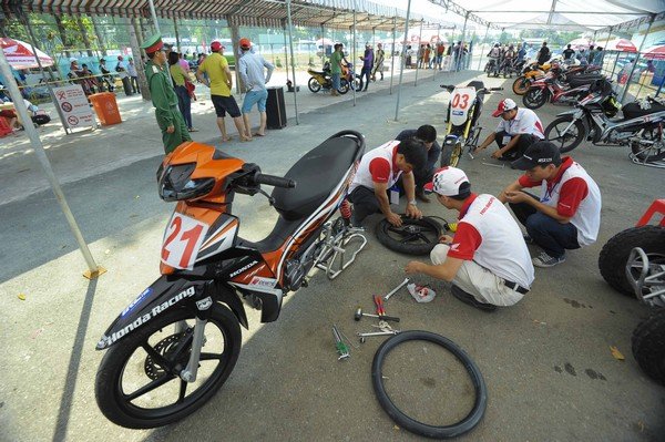 Giai-dua-xe-Honda-Binh-Duong-2016-11.jpg Giải đua xe máy đầy kịch tính đang diễn ra tại Bình Dương