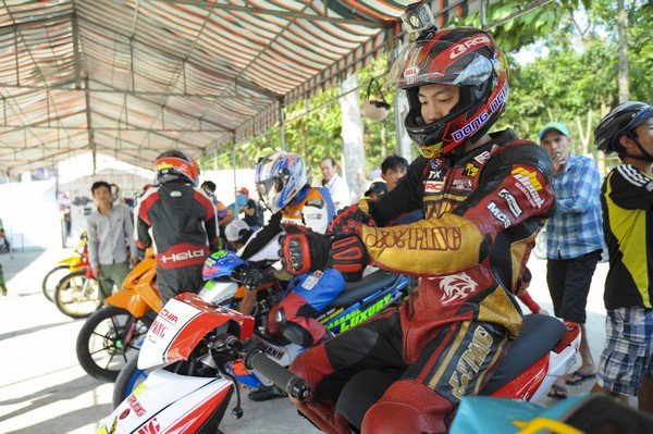 Giai-dua-xe-Honda-Binh-Duong-2016-14.jpg Giải đua xe máy đầy kịch tính đang diễn ra tại Bình Dương